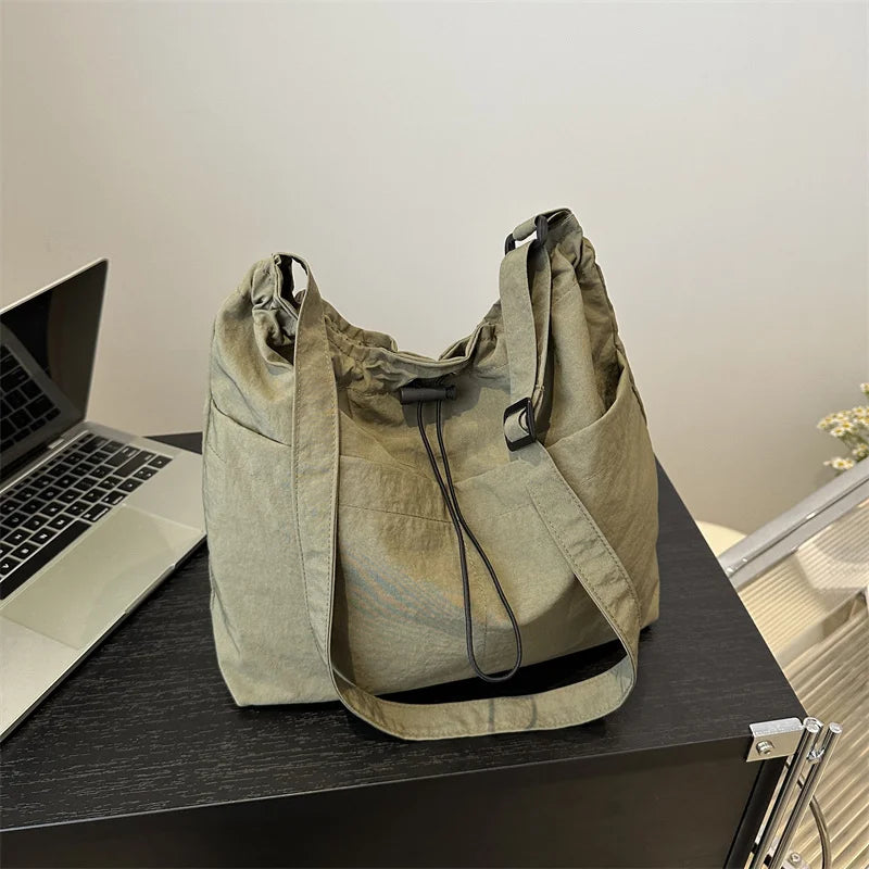 超軽量カジュアル大容量バッグ