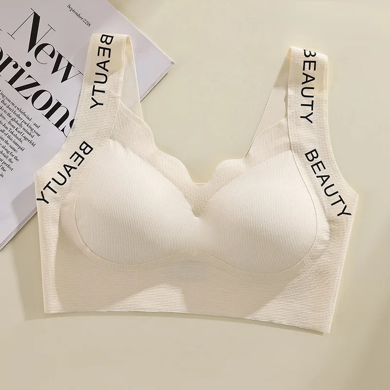 大きな胸を小さく見せるシームレスブラジャー